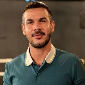 Meet your Posher, Adriàn daniel